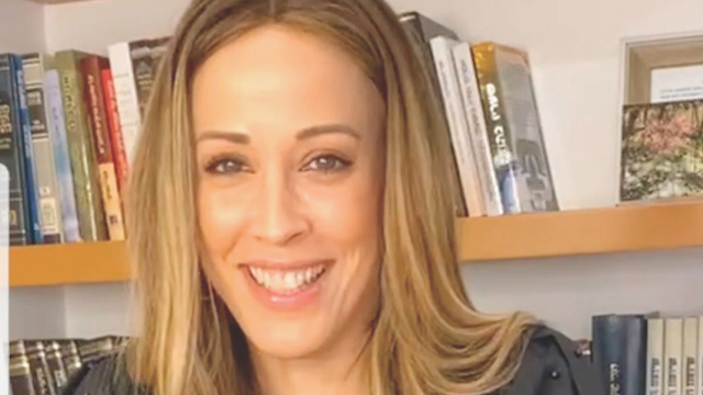 עדן הראל מעבירה את שיעור התורה מהבית ברעננה: "מאיפה הפאה ...